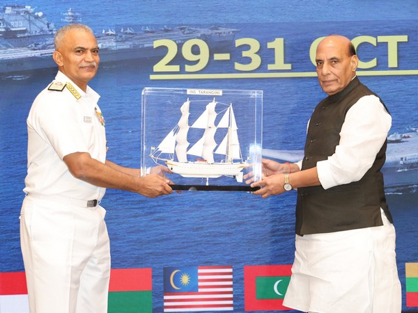 Indian Navy Chief Hari Kumar and Union Defence Minister Rajnath Singh (Photo/X@indiannavy)