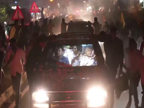 Chandrababu Naidu's convoy on way back to his home in Vijayawada  (Photo/ANI)