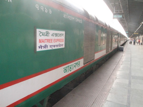 Maitree Express train (Source: Twitter/@RailMinIndia)