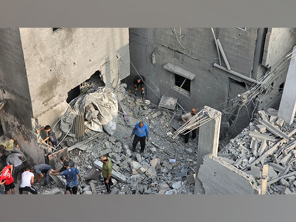 Palestinians search for casualties at the site of Israeli strikes on houses in Jabalia refugee camp (Photo Credit: Reuters)