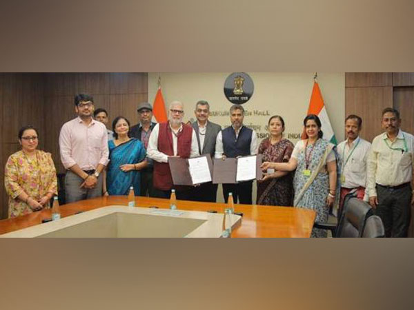 Election Commission signs MoU with Education Ministry (Photo: PIB)