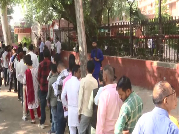 Long queue outside RBI Chandigarh branch to deposit, exchange Rs 2,000 notes (Images: ANI)