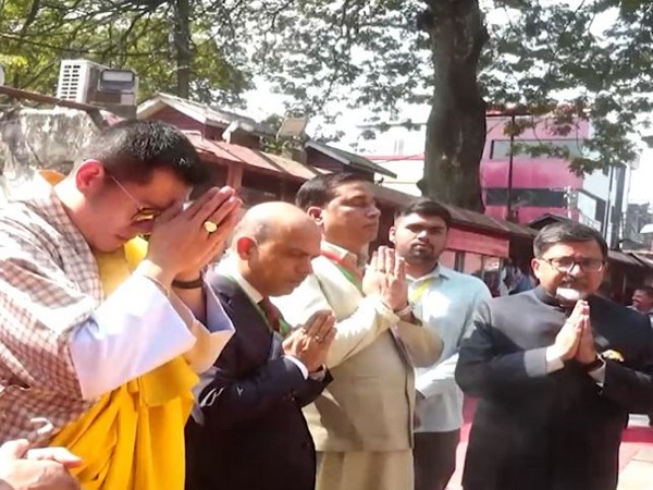 King Jigme Khesar Namgyal Wangchuk offers prayer at Kamakhya Temple(Photo/ANI)
