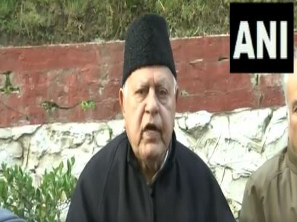 Ex- Chief Minister of Jammu and Kashmir Farooq Abdullah addressing media in Srinagar (Photo/ANI)