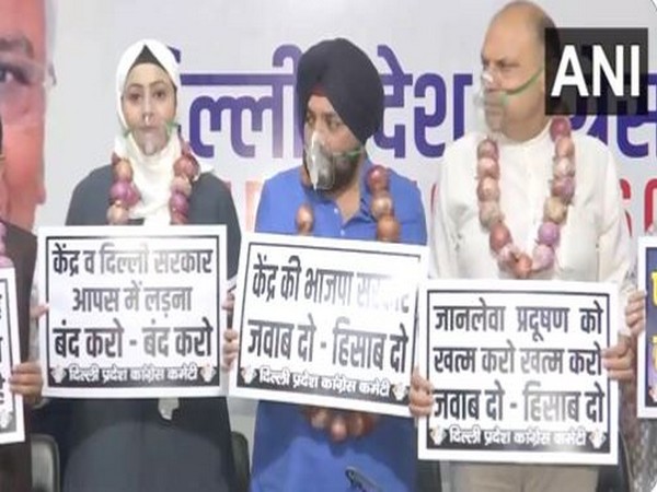 Delhi air pollution: Congress leaders stage protest wearing mask (Photo/ANI)
