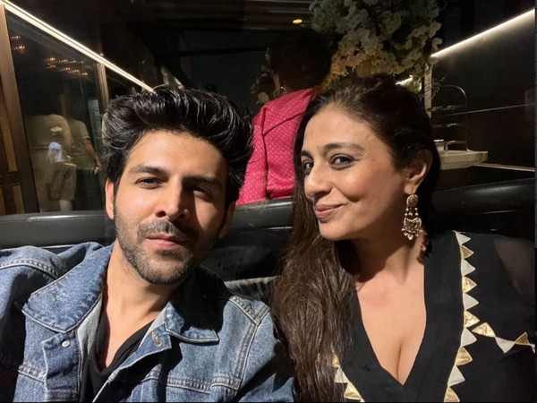Kartik Aaryan with Tabu (Image Source: Instagram)