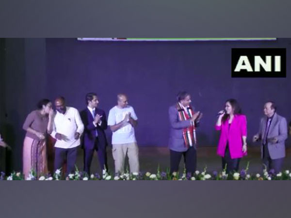 Shashi Tharoor dances in Aizawl (Photo/ANI)