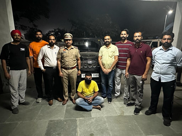 Drug smuggler arrested by Tarn Taran police (Photo/ANI)