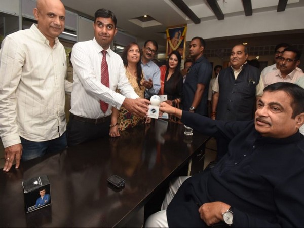 Union Minister Nitin Gadkari with officials of Cricket Association for the Blind in India (Image: CABI)