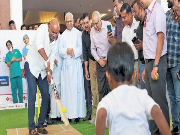 Former Sri Lanka captain Sanath Jayasuriya playing with Jovito (Image: ANI)