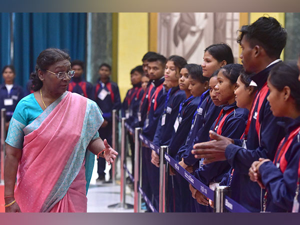 Youth delegation from MP, Chhattisgarh calls on President Murmu (Photo/ Rashtrapati Bhavan)