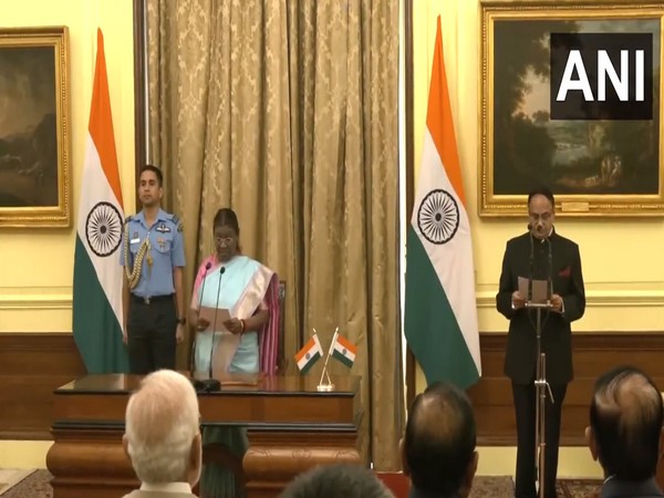 President Droupadi Murmu administered Oath of Chief Information Commissioner at Rashtrapati Bhavan