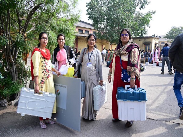 Poll officials ready to leave from Rajnandgaon and Kanker district (Image Source: Twitter/ECI)