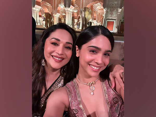 Actors Madhuri Dixit and Sharvari (Image source: Instagram)