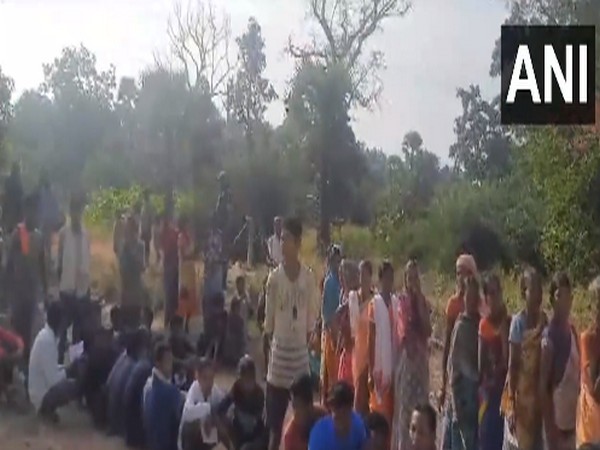 Voting underway in Chhattisgarh's naxal-affected Karigundam (Photo/ANI)