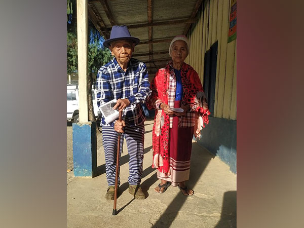 Pu Rualhnudala votes along with his wife Pi Thanghleithluaii (Photo/ANI)