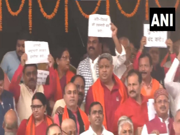 BJP protest outside Bihar Vidhan Sabha (Photo/ANI)