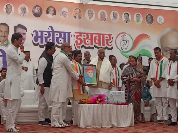 BJP leader Madan Kushwaha joining the Congress (Photo/ANI)