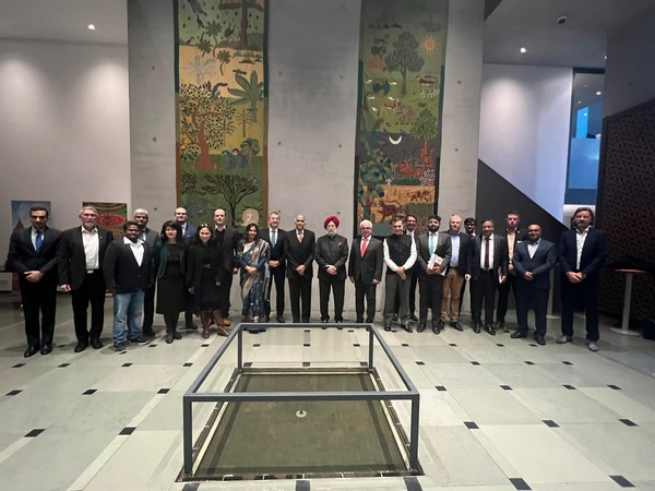 Union Minister of Petroleum and Natural Gas Hardeep Singh Puri met Claudius da Costa Gomez, CEO of the German Biogas Association (Photo/Twitter: @HardeepSPuri)