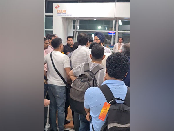 Air India leaves Kolkata-bound passengers stranded (Photo/ANI)