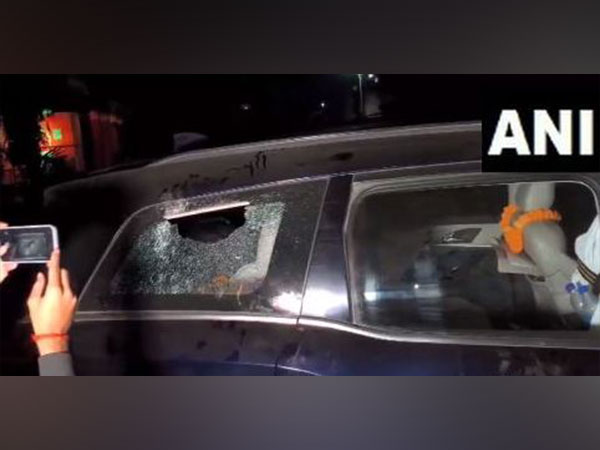 Guru Rudra Kumar's convoy attacked with stones (Photo/ANI)