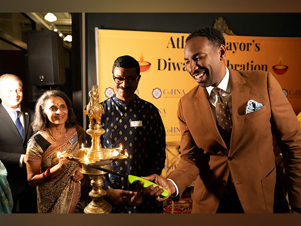 Atlanta Mayor Andre Dickens joins city’s Hindu American community in Diwali celebration (Source: Twitter/@CityofAtlanta)