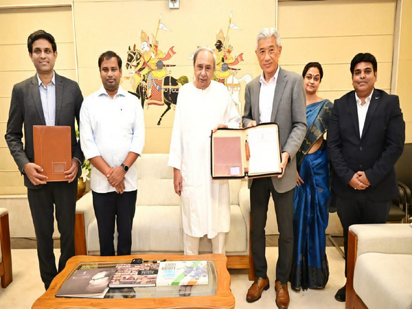 Odisha CM Naveen signing MoU with AMNS (Photo/ANI) 