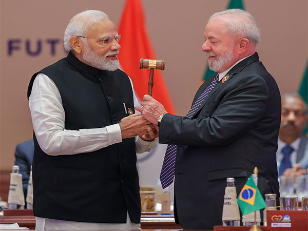 Prime Minister Narendra Modi handing over the ceremonial gavel to Brazilian PM Lula da Silva. (Photo Credit: X/@narendramodi)
