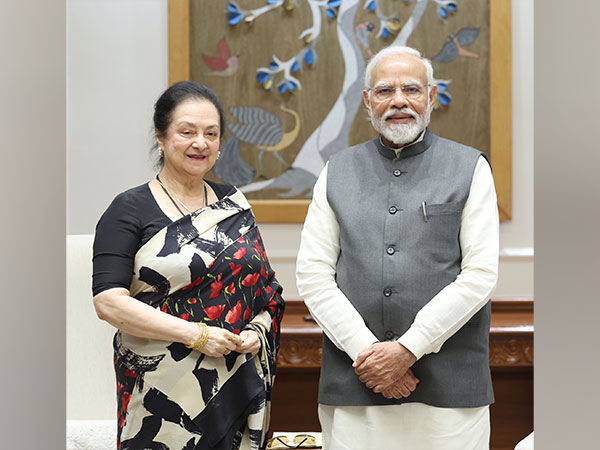 PM Narendra Modi with actor Saira Banu (Image Source: X)