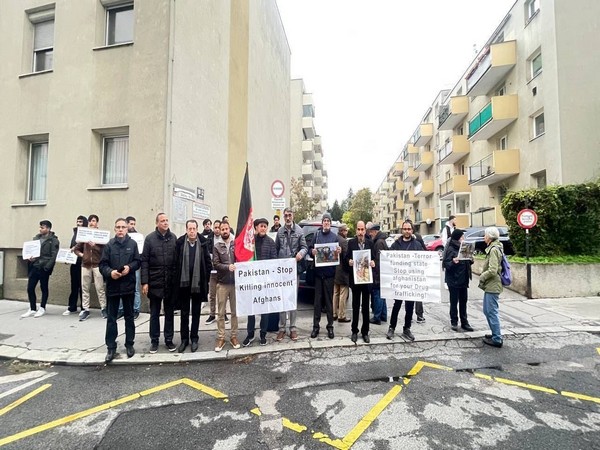Afghan community in Austria hold protest against Pakistan's inhuman treatment of Afghan refugees (Photo/ANI)