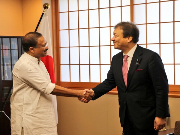 Union Minister of State for External Affairs V Muraleedharan with State Minister for Foreign Affairs, Japan Iwao Horii (Photo Credits: X/@MOS_MEA) 