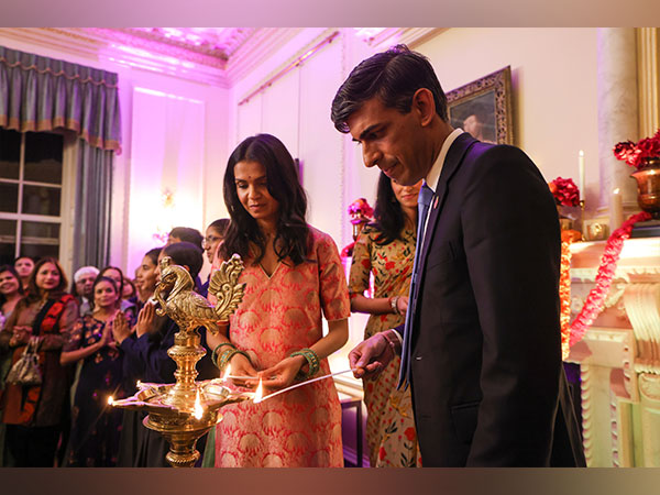 UK Prime Minister welcomes guests from Hindu community to Downing Street ahead of Diwali (Source: Twitter/@10DowningStreet)