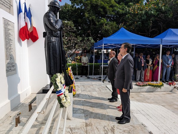 French Ambassador to India visits war veterans' memorial (Source: Twitter/@thierry_mathou)