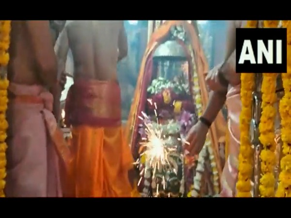 Special Aarti performed at Mahakaleshwar temple in Ujjain on Diwali. (Photo/ANI)