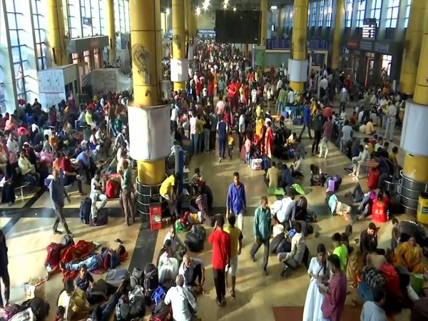 Huge crowd gathers at LTT station (Photo/ANI)