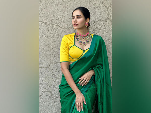 Actor Sonnalli Seygall (Image source: Instagram)