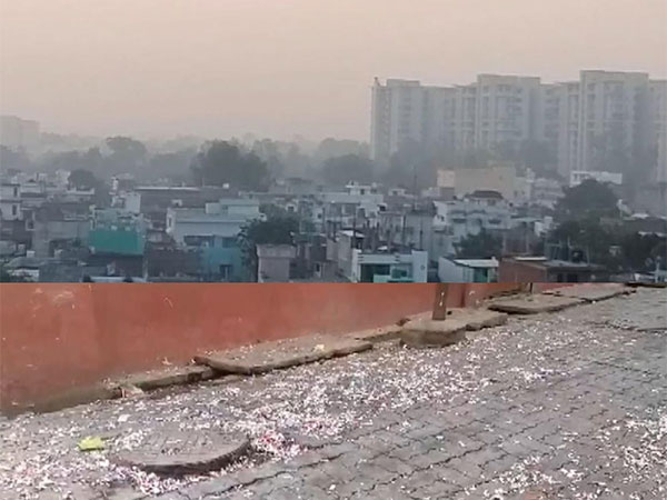 Poor air quality, littered roads in Uttar Pradesh post Diwali (Image/ANI)