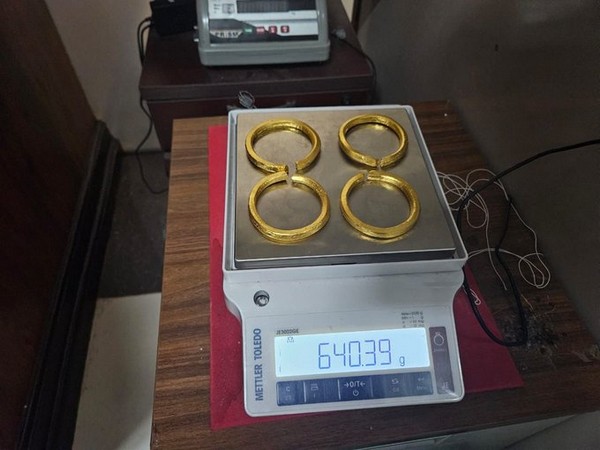 Customs seize gold worth over Rs 36 lakh at Cochin airport (Image/ANI)