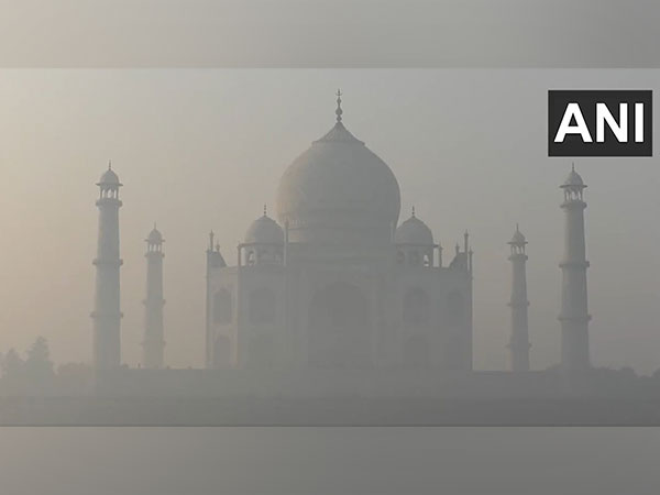 Haze engulfs global wonder Taj Mahal a day after Diwali (Image: ANI)