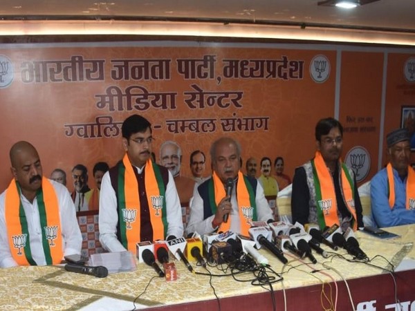 Union  Minister Narendra Singh Tomar addressing the media persons(Photo/ANI)