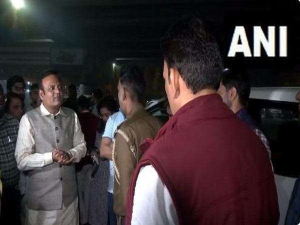 Delhi Minister Raaj Kumar Anand inspects implementation of non-essential truck ban at Singhu Border (Photo/ANI)