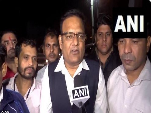 Delhi Minister Raaj Kumar Anand takes stock of pollution control measures at Jonti Border area (Photo/ANI)