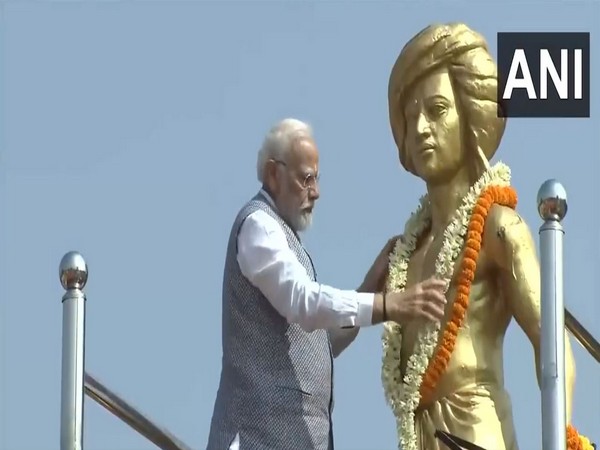 Prime Minister Narendra Modi pays tributes to Birsa Munda in Khunti district (Image/ANI)