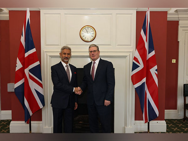 EAM Jaishankar with UK leader of opposition Keir Starmer (Photo/X @DrSJaishankar)