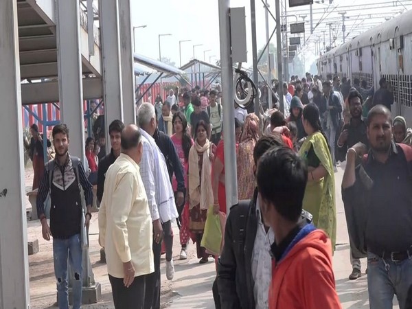 Crowd at Chhatarpur railway station. (Photo/ANI)