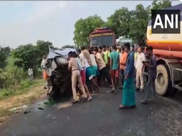Five people were killed as truck collided with car in Tamil Nadu's Tirupur (Photo/ANI)