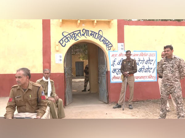 Police force on the spot (Photo/ANI)