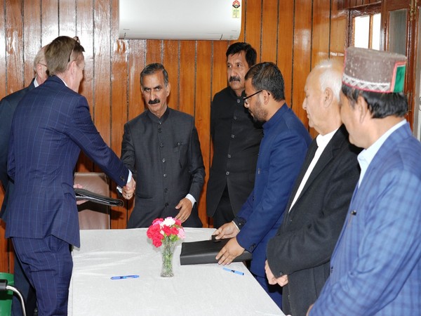 Himachal CM with representatives from the Iceland-based company (Photo/ANI)