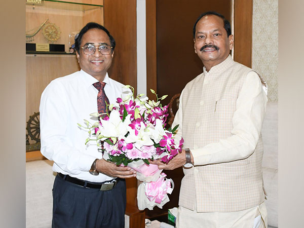 AIIMS Bhubaneswar Executive Director calls on Odisha Governor (Photo/ANI)