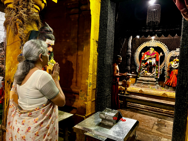 Nirmala Sitharaman offers prayer at Arulmigu Ramanathaswamy Temple (Photo/ANI)